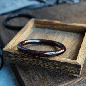 Sure! Here's an English product description for the Red Vermilion Lacquer Bracelet